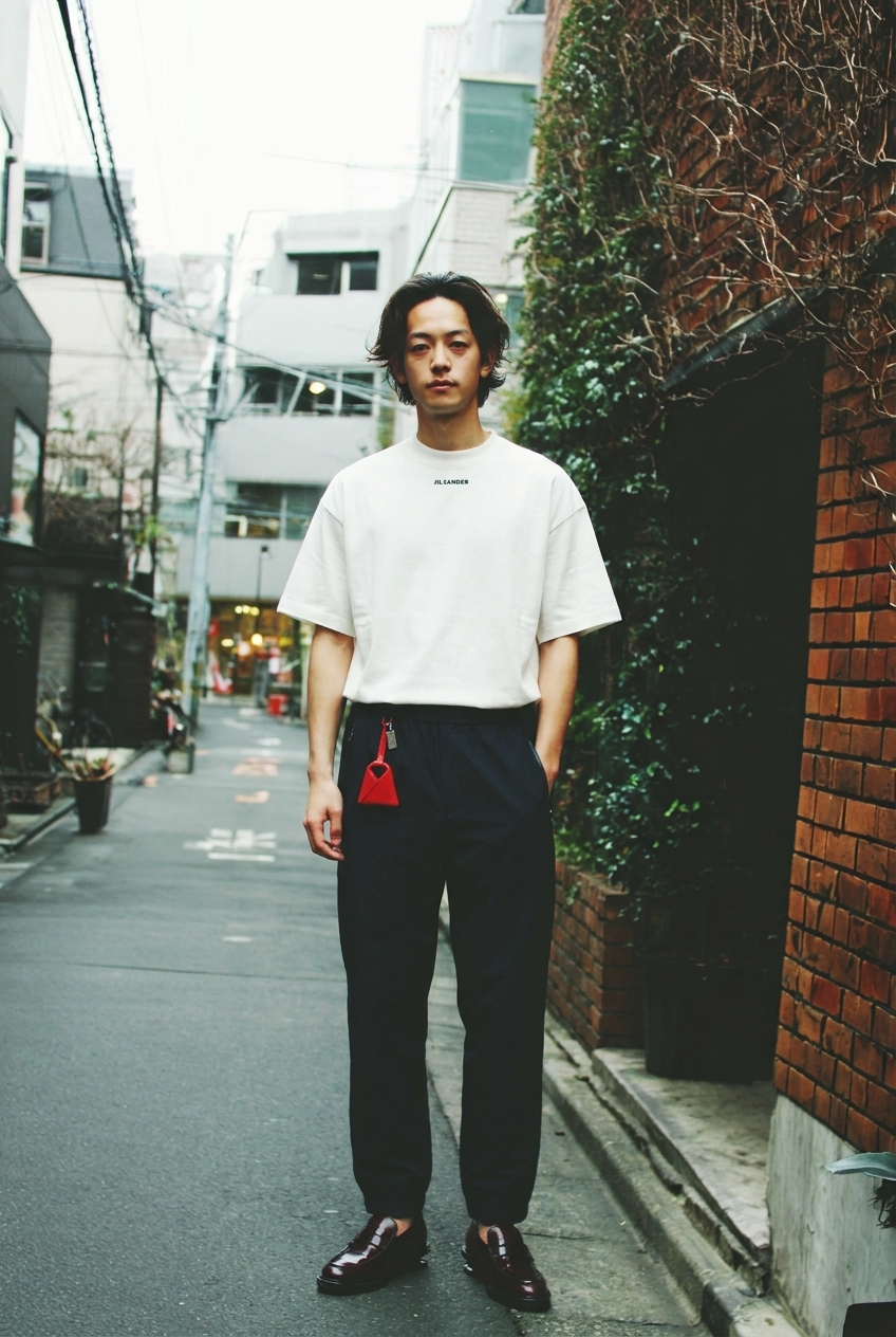 Jil Sander × Maison Margiela、蝉時雨の街で、休日を彩る。