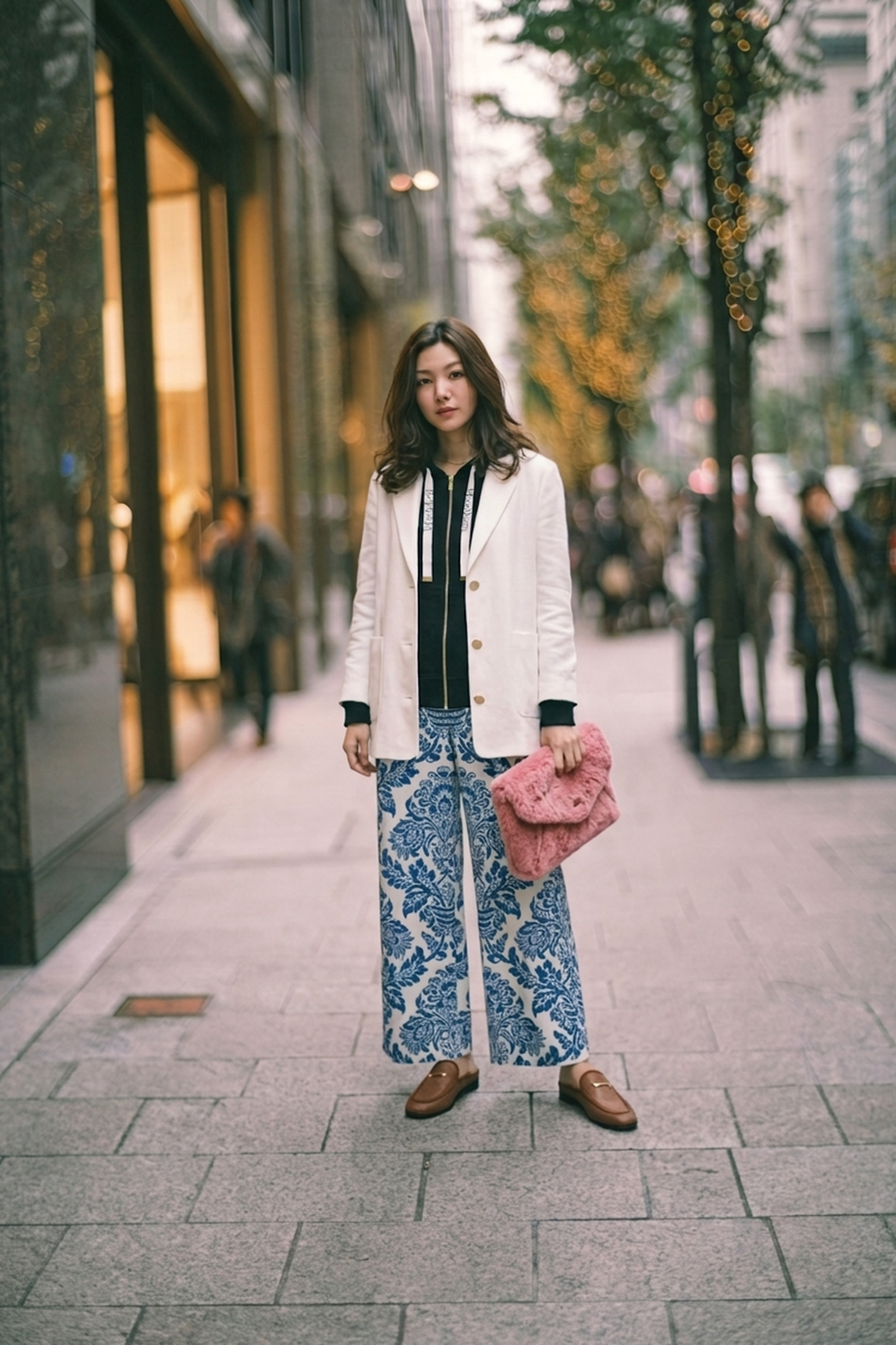 Max Mara、高くなった空の下、陽を集めて。