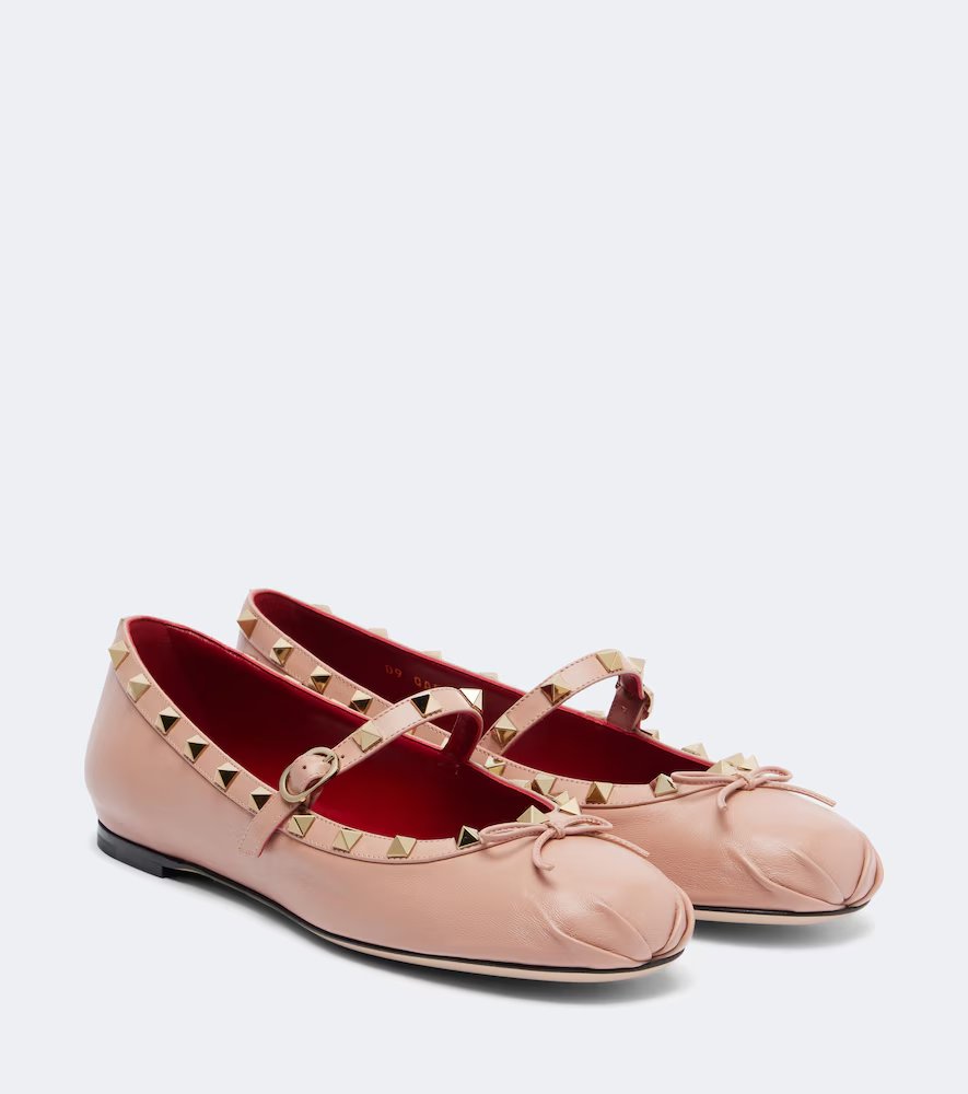 VALENTINO ロックスタッズパンプス コーディネート集｜通年のスタイリング