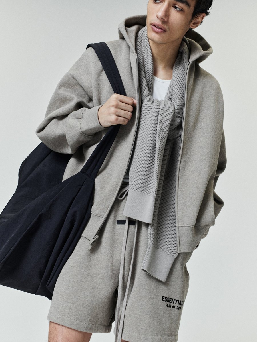 FEAR OF GOD エッセンシャルズフーディ 完全ガイド｜選び方とコーディネート
