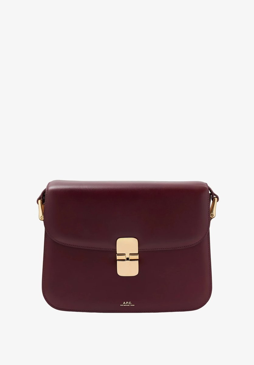 アーペーセー グレースバッグ コーデ集｜A.P.C.の通年のスタイリング