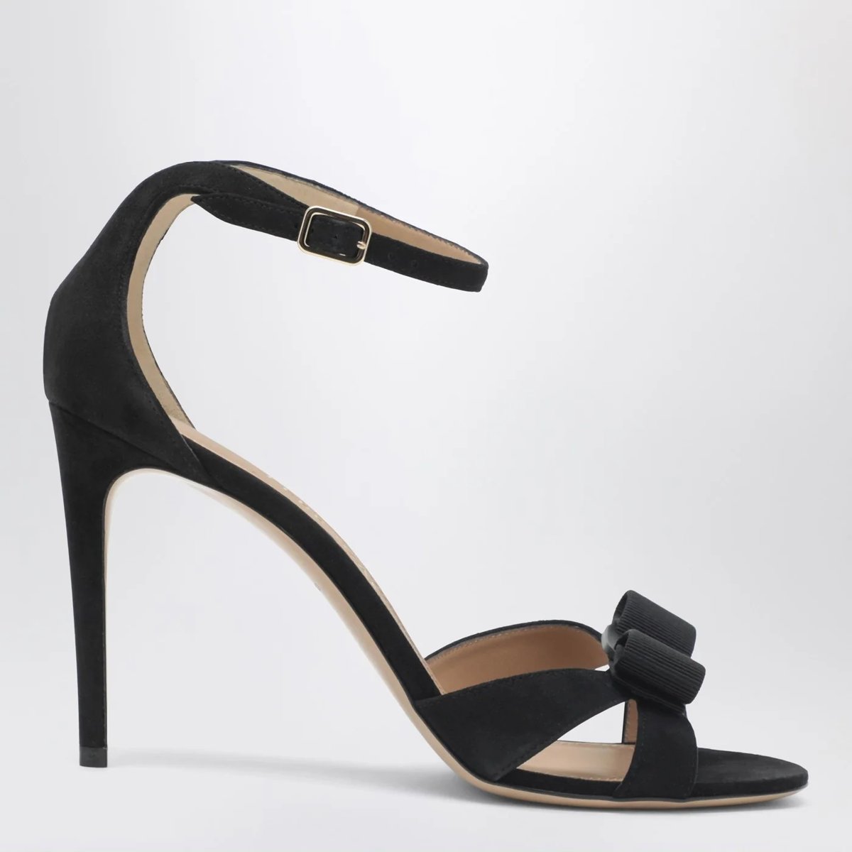 フェラガモ ヴァラリボンパンプス サイズ比較｜FERRAGAMOのサイズ感と選び方