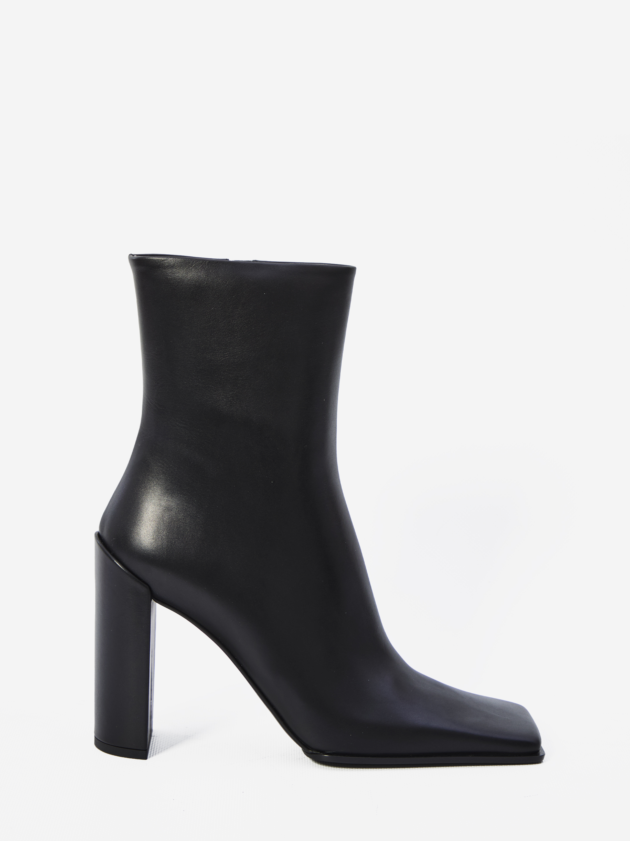 Alaïa Squaretoe ankle boots